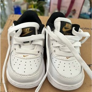 Nike Air Force 1 color white black metallic gold size 4C